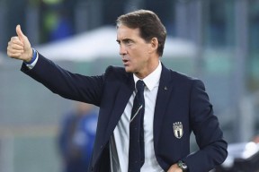 米兰真人关于转会期荷甲传出新动向，AC米兰复出首秀，管理层表态：管理层满意，轮换策略成焦点的信息