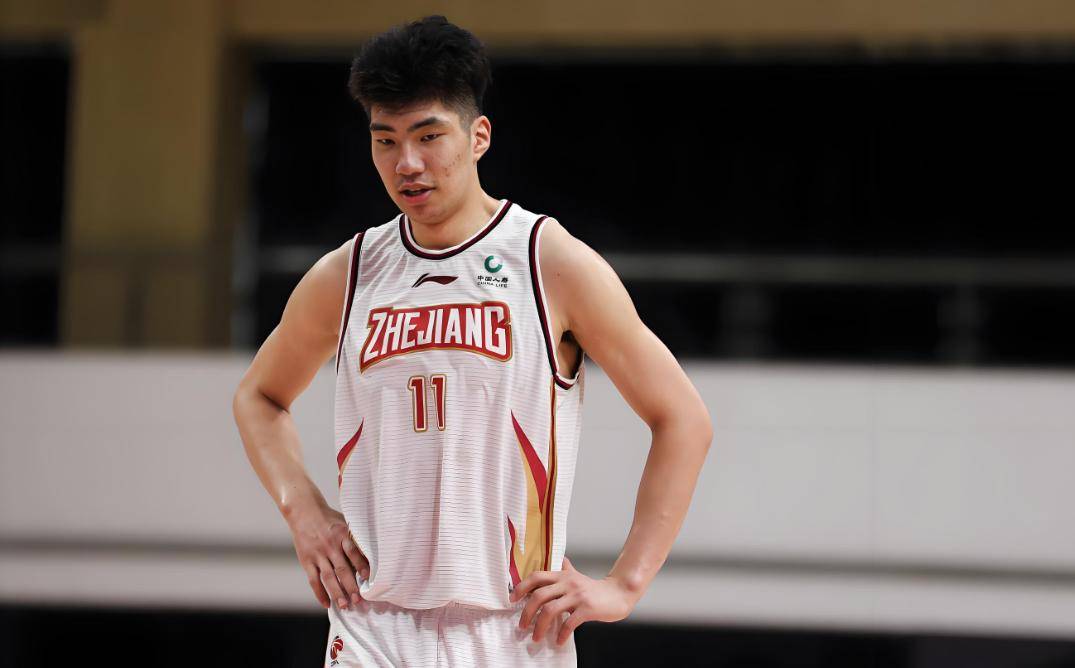 清晨欧冠传出新动向，山东男篮复出首秀，管理层表态：信心回归，高层口径保持一致的简单介绍