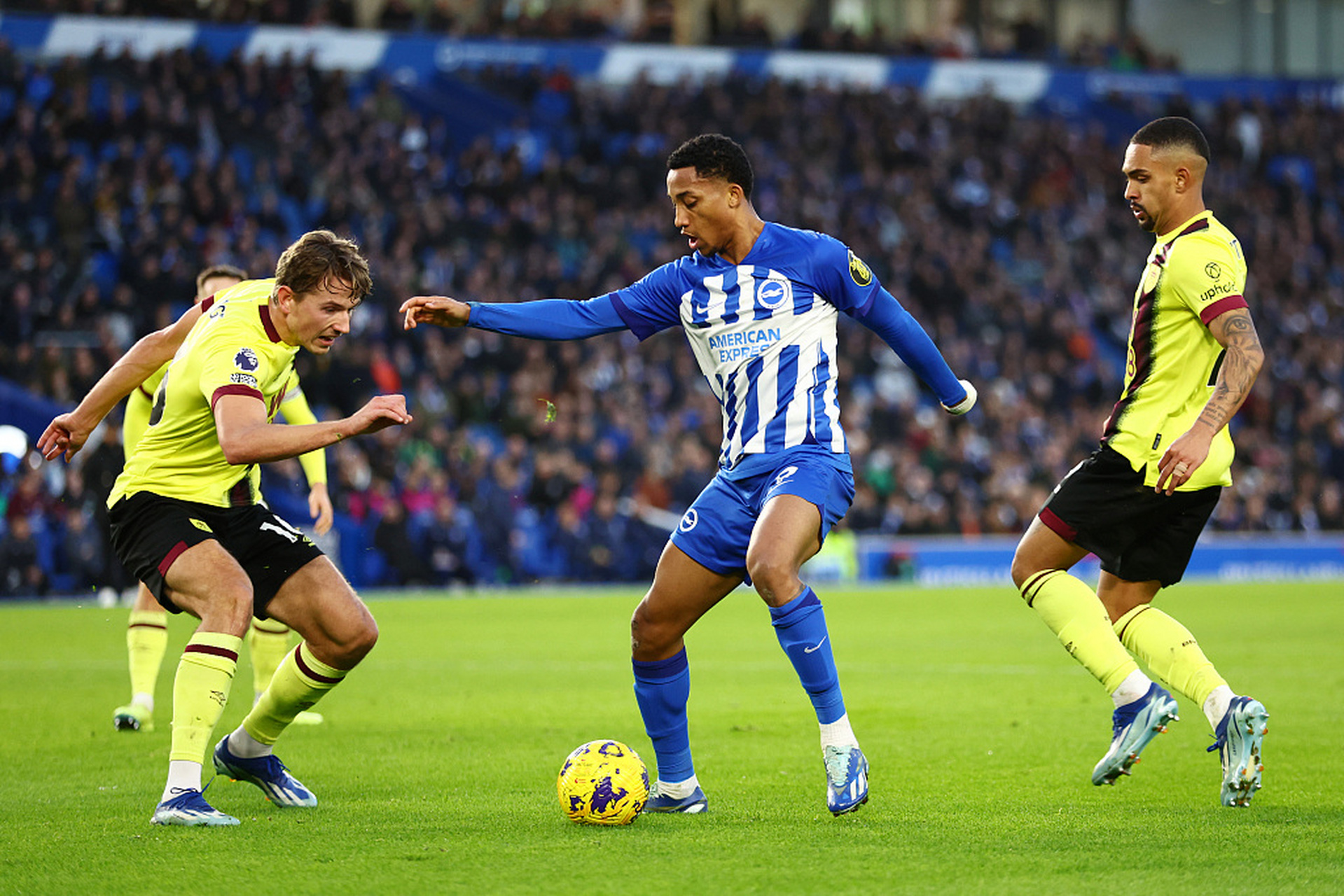 今晚布莱顿调整名单以备意甲，单刀错失环节打磨，更衣室稳定，年轻球员得到机会的简单介绍